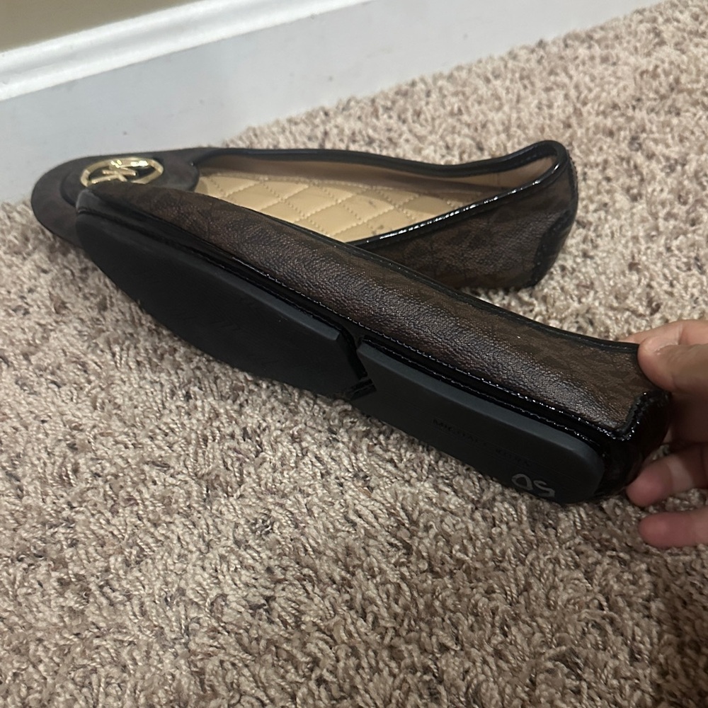 NEW Michael Kors Dark Brown Flats with Gold Logo size 8 - Picture 6 of 7